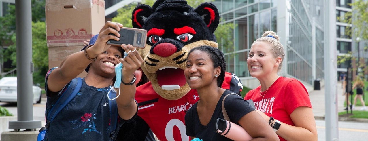 President Pinto treats students to free Kona Ice during Welcome Week.