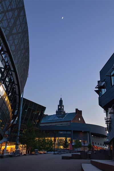 Android wallpaper featuring UC's campus