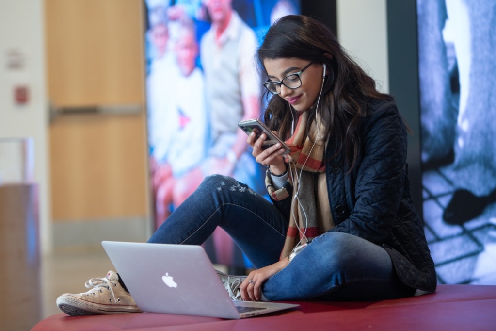 Happy
A student hangs out in the Lindner College of Business