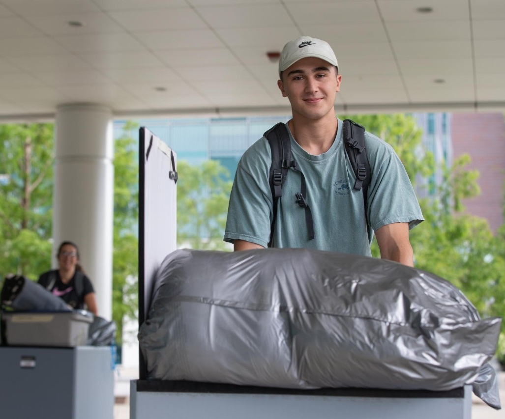 Students move in to their dorms prior to the beginning of Fall 2022 semester.