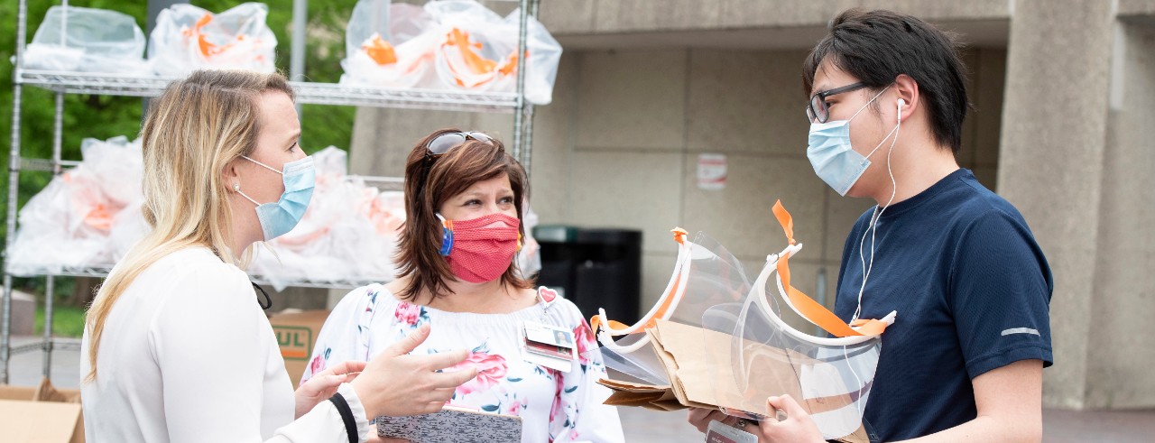 medical students pick up ppe