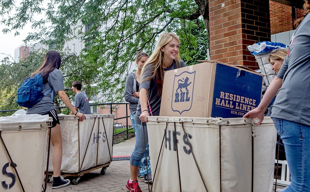 Students moving into the dorms prior to Fall Semester.