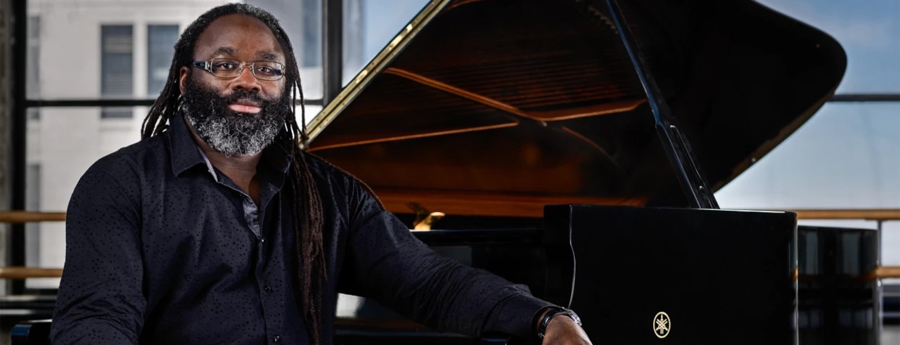 Awadagin Pratt at a piano