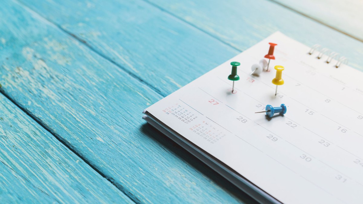 push pins and calendar