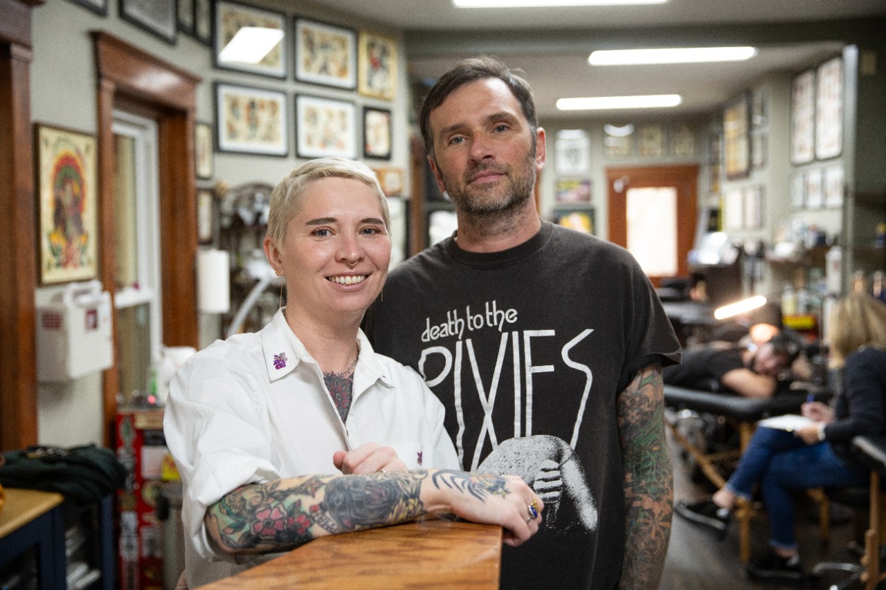 231204aTattoo076.CR2
DAAP alumni Dasha and Carter Gilliss apply what they learned as fine art students to an age old artistic practice at their tattoo parlour, Peregrine Tattoo.