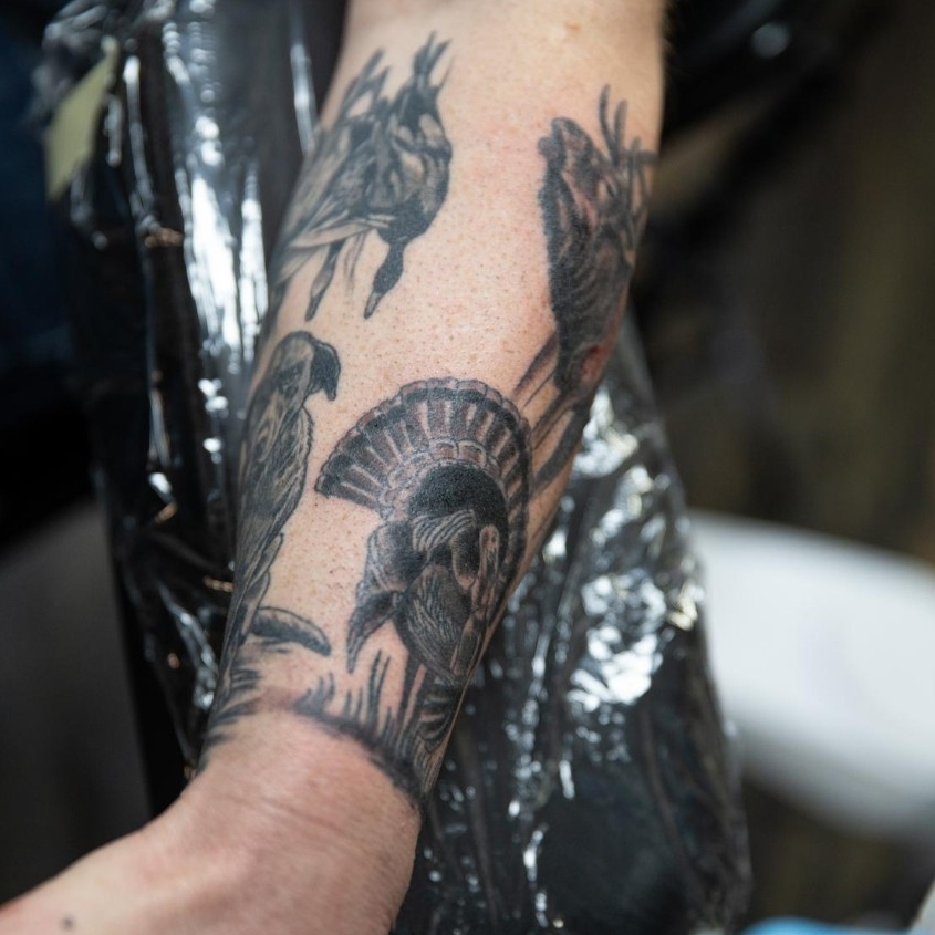 231204aTattoo070.CR2
DAAP alumni Dasha and Carter Gilliss apply what they learned as fine art students to an age old artistic practice at their tattoo parlour, Peregrine Tattoo.