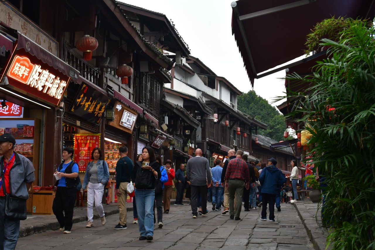 CEAS faculty sightsee In China