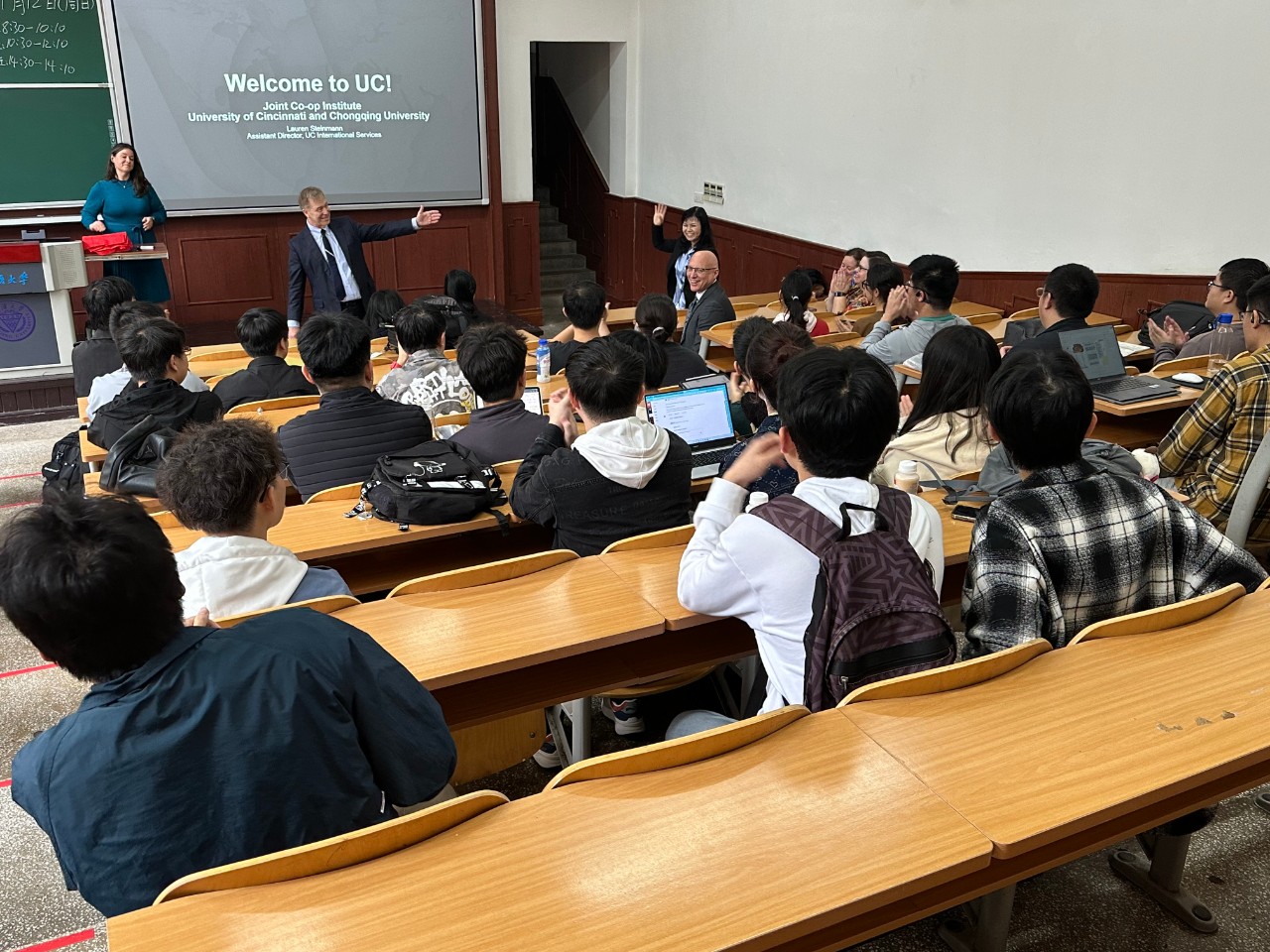 UC Professor Tom Huston presents to students at the JCI Orientation.