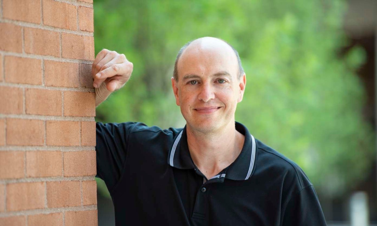 Andrew Barth headshot