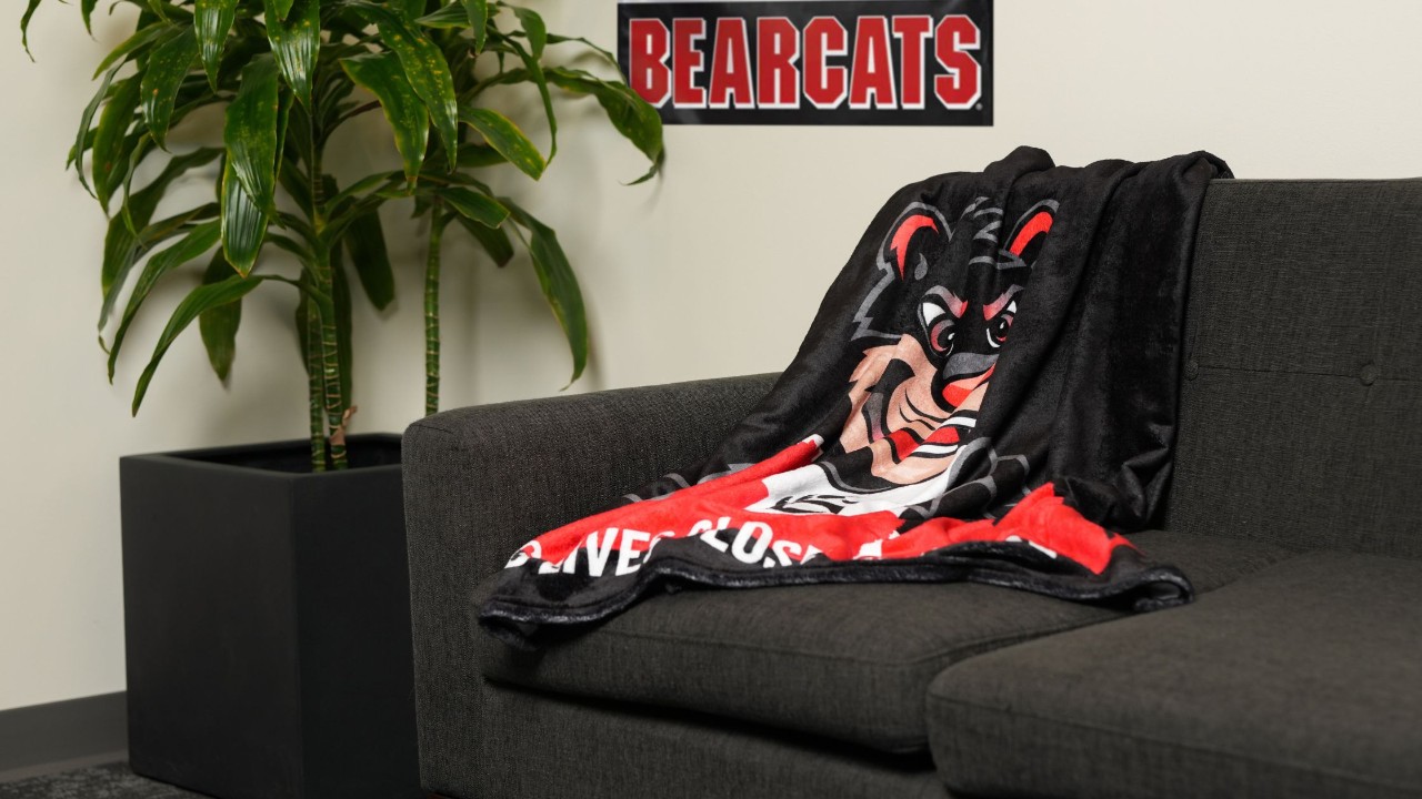 Donate blood or platelets with Hoxworth Blood Center, University of Cincinnati, this March and get a UC Bearcat blanket