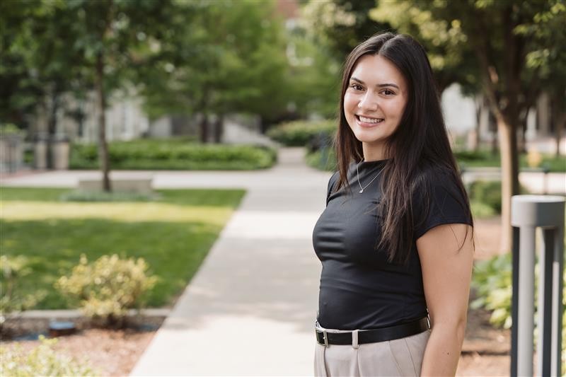 Ellie Ishida headshot