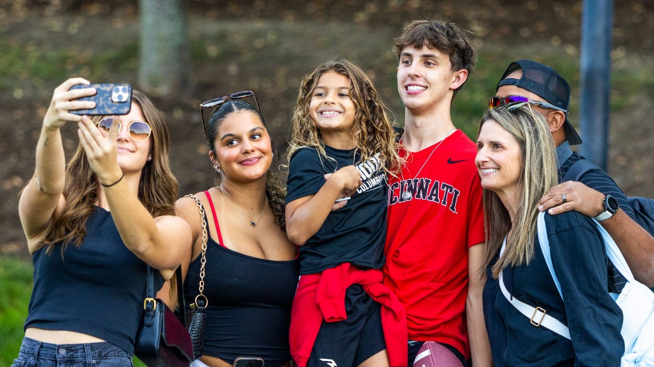 image of a Bearcat son with his two sisters, younger brother and mother and father