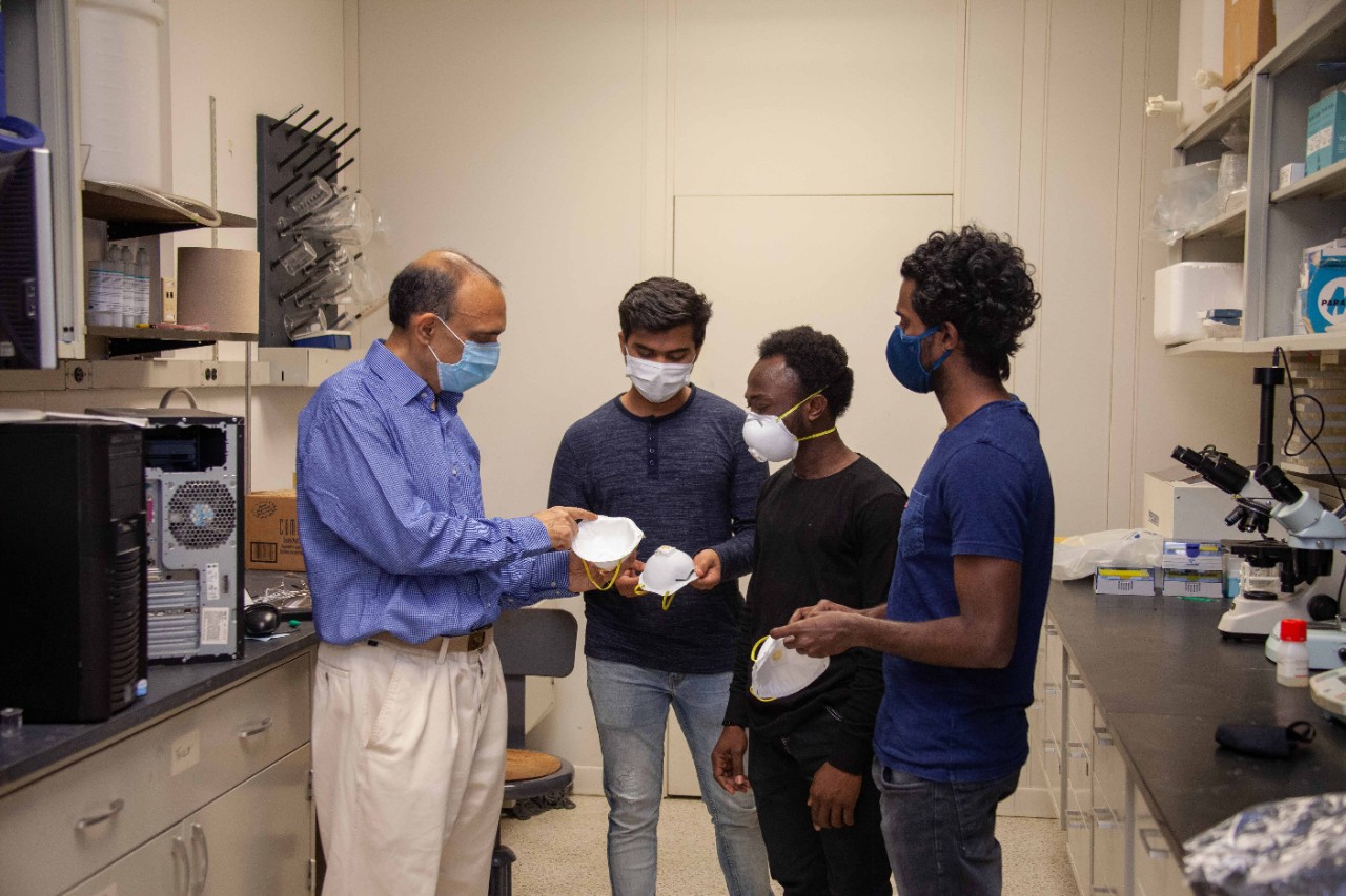 UC CEAS professor Rupak Banerjee and his students studied leaks from badly fitting N95 face masks, which can incread risk of coronavirus infection.