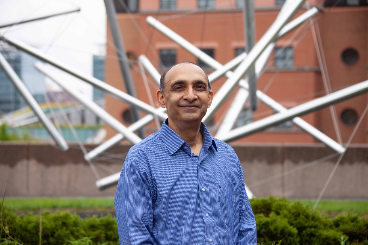 UC CEAS professor Rupak Banerjee and his students studied leaks from badly fitting N95 face masks, which can incread risk of coronavirus infection.