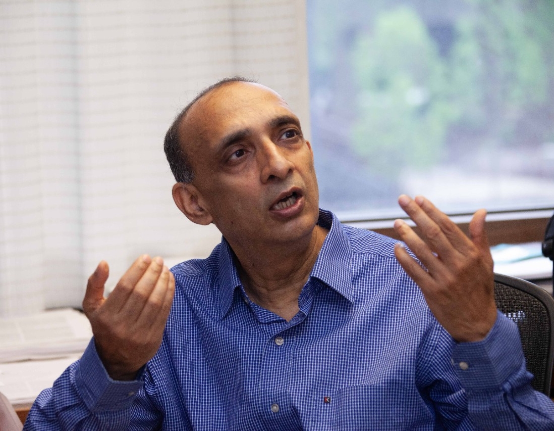 UC CEAS professor Rupak Banerjee and his students studied leaks from badly fitting N95 face masks, which can incread risk of coronavirus infection.