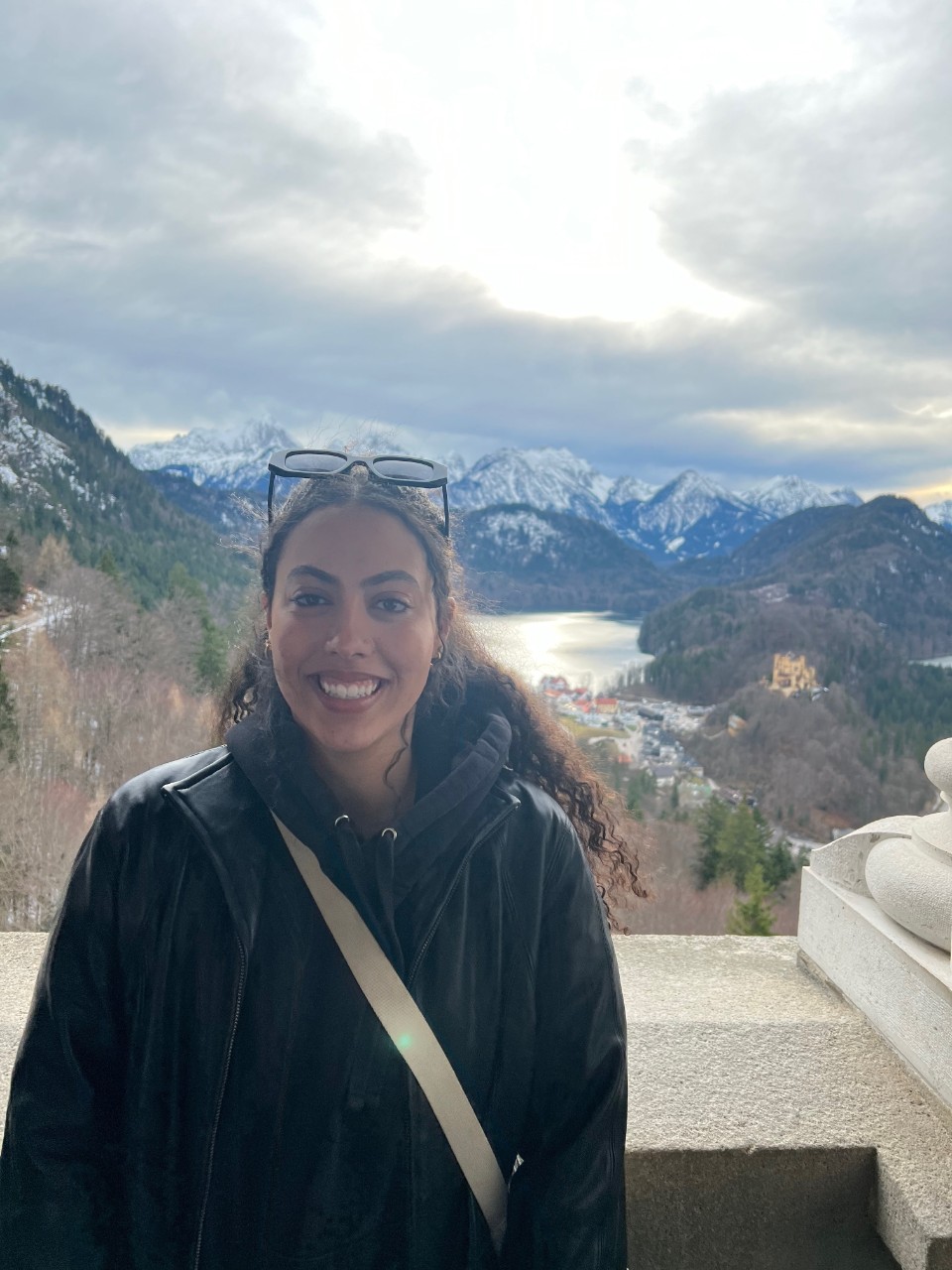 Olivia Sieger in front of a mountain range in Germany