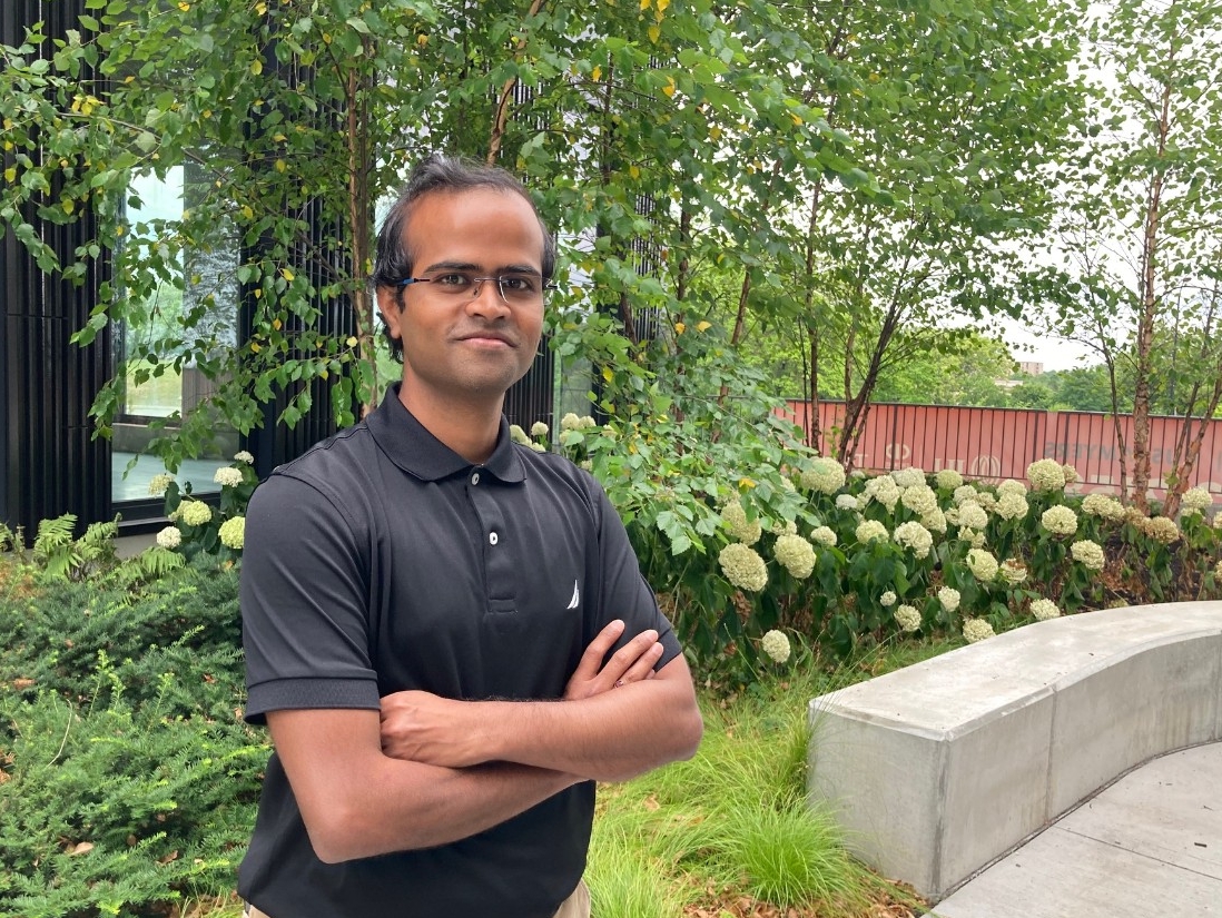 Portrait of Shailesh Padalkar in a courtyard.