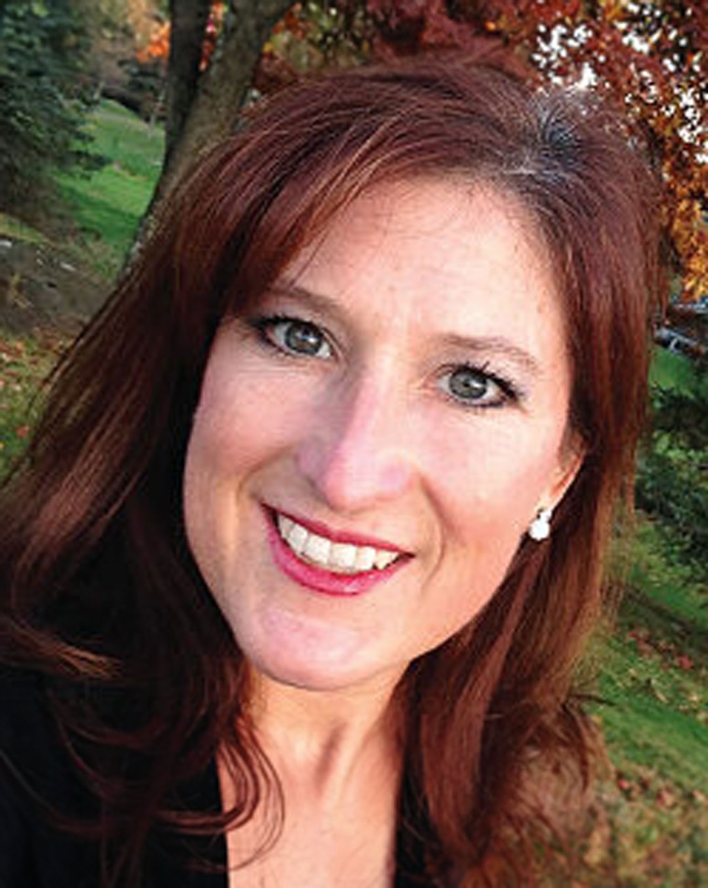 headshot of Gretchen Schmidt
