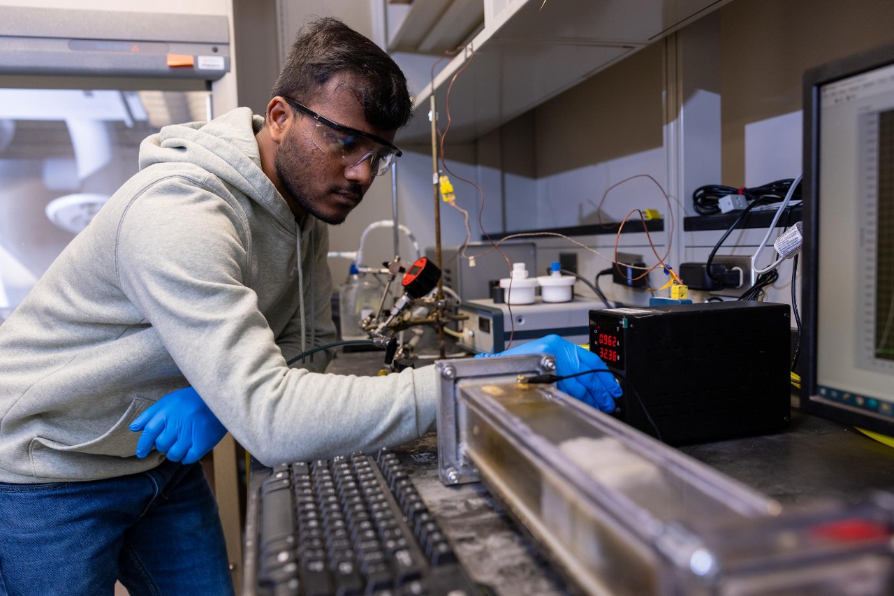 UC Chemical Engineering Professor Joo-Youp Lee has developed a promising way to remove carbon dioxide directly from the atmosphere.