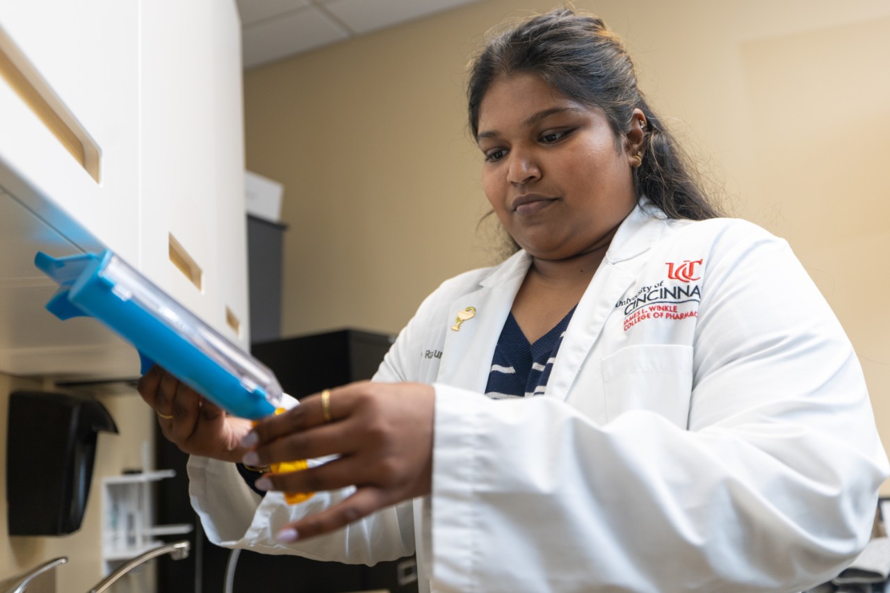 Faculty and students volunteer at a free clinic at the Healing Center.
